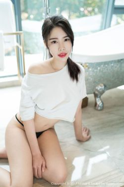 什么都没有穿的美女